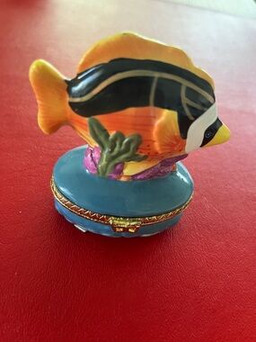 Vintage Porcelain Hinged Tropical Fish Trinket Box 6”L6.5”H 1.75”W